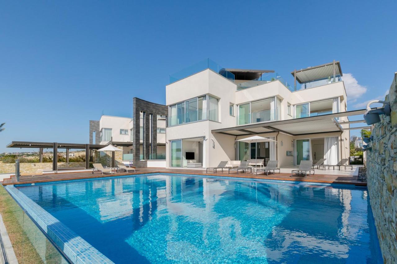 Beachfront Luxury Glory Ayía Nápa